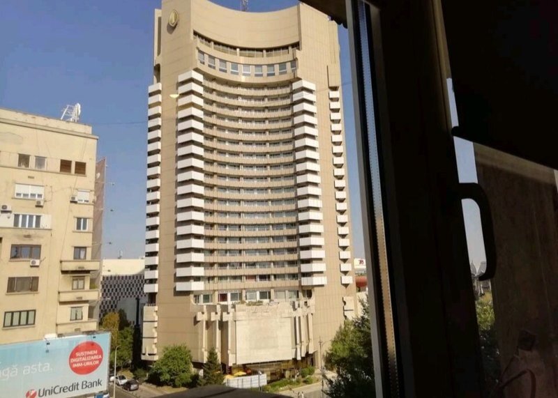 Ultracentral, Universitate